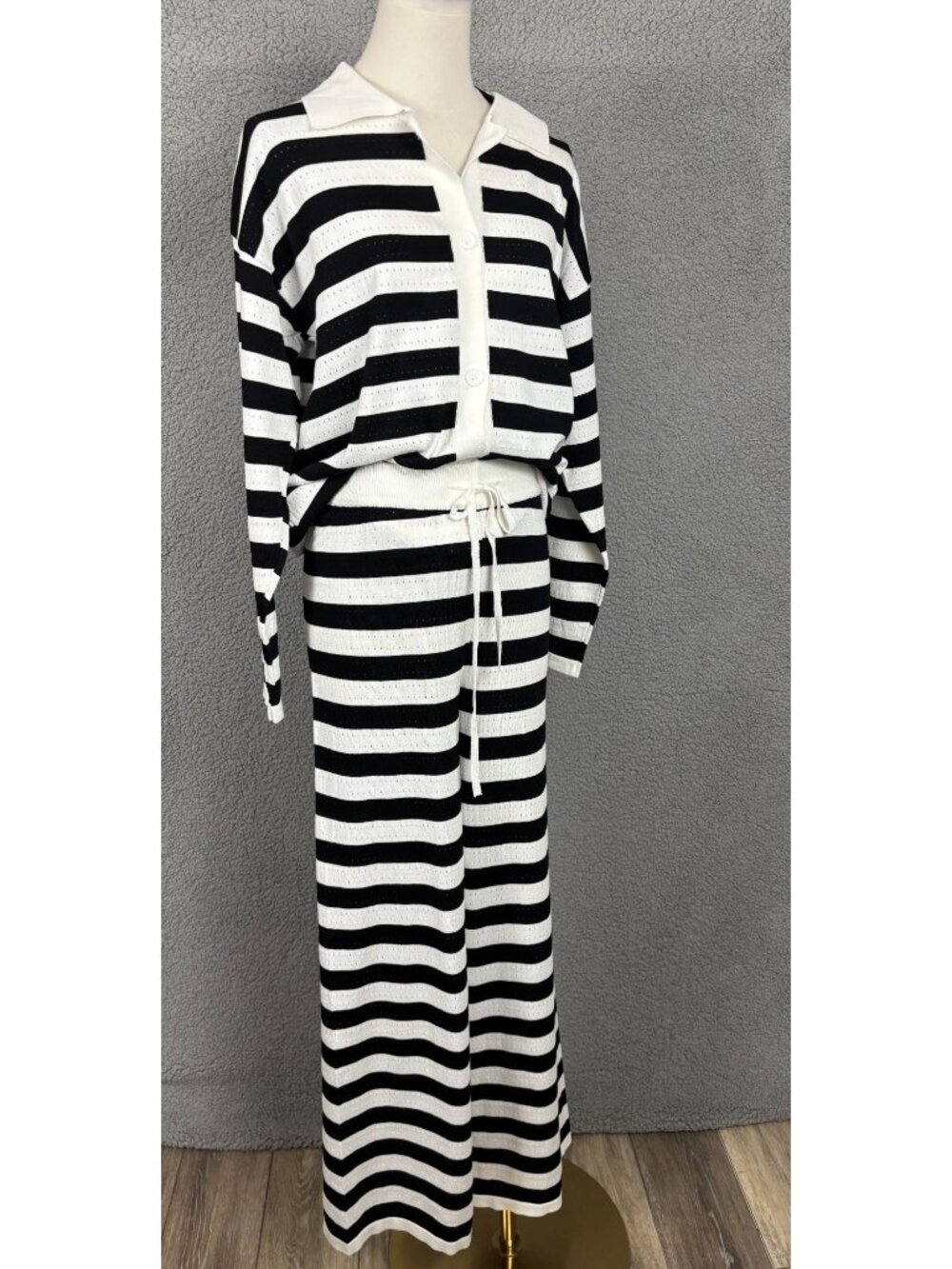 Derax Women's 2-Piece Set Striped Black & White Long Sleeve & Wide Leg Med NWT - Picture 2 of 8